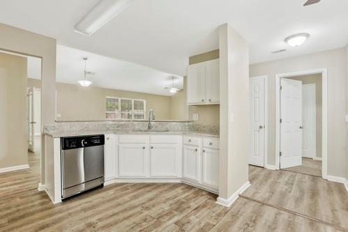 Building Photo - 2613 Lake Park Bend