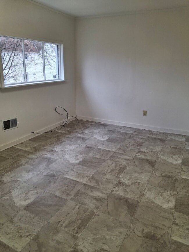 Foto del edificio - 246 Lynwood Ave