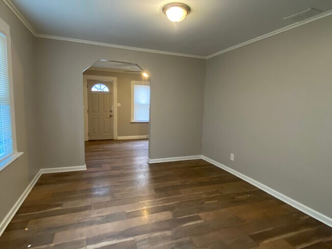 Building Photo - 1202 E Milton Ave