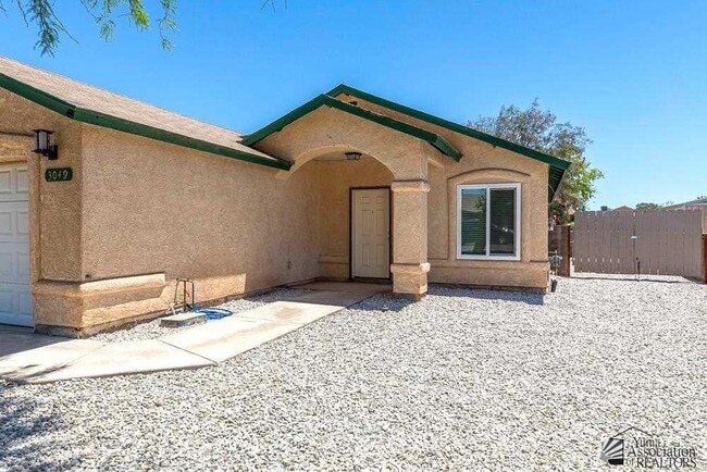 Building Photo - 3049 S Tangerine Ave