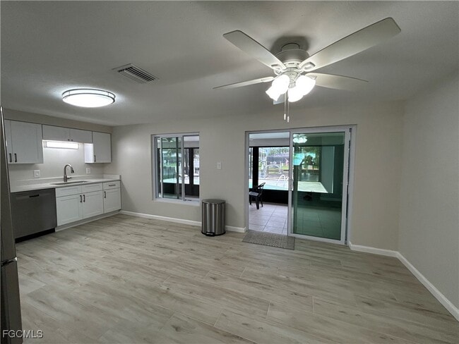 Building Photo - 6128 Cocos Dr
