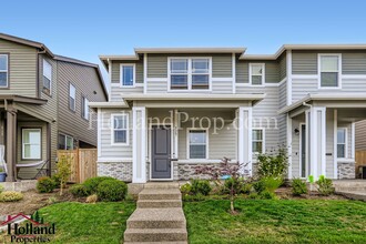 Building Photo - 8247 SE Kinnaman St