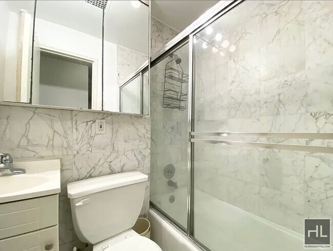 Building Photo - Spacious 1 bedroom 2 AVENUE