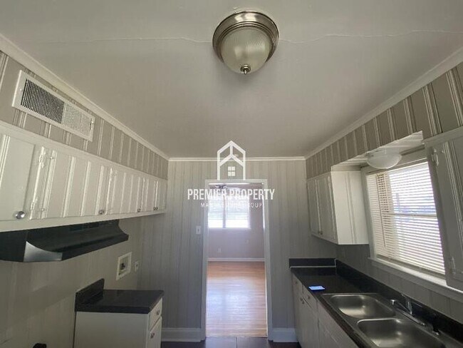 Foto del edificio - 1334 Timothy - FIRST MONTH'S RENT FREE!