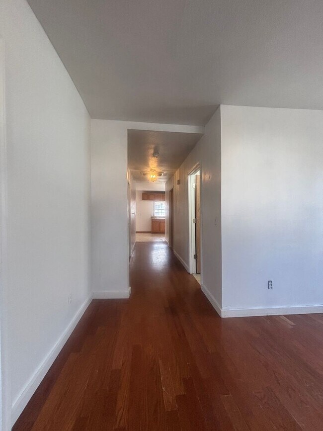 Building Photo - Spacious 3 Bedroom 1 and a Half Bath