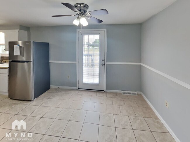 Foto del edificio - 5102 Willow Run Dr