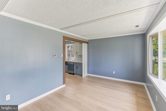 Foto del edificio - 1037 Monmouth Rd
