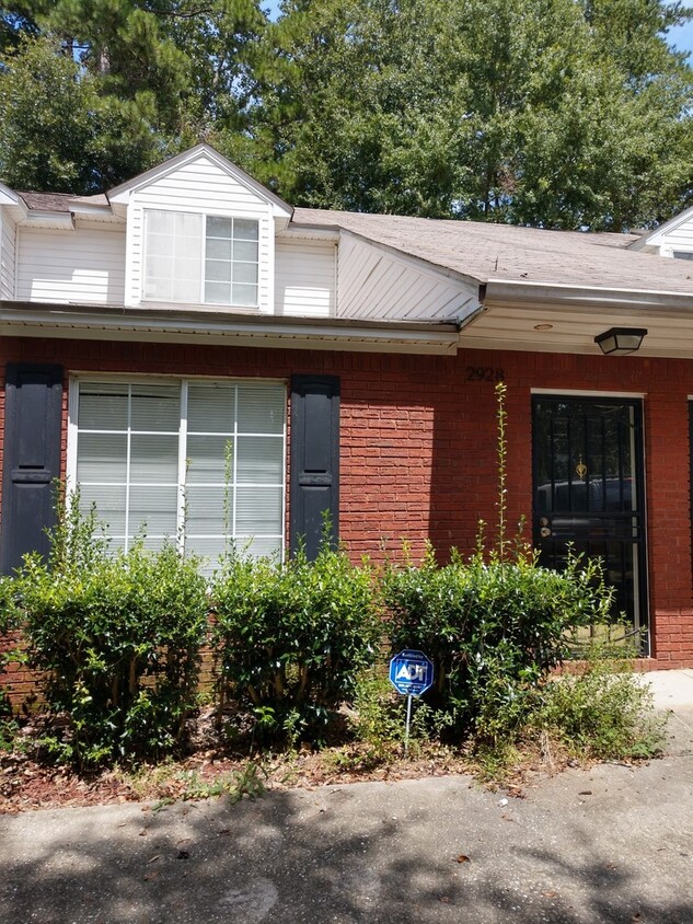 Foto principal - Beautiful 3 Bed 2 Bath Townhouse Close to ...