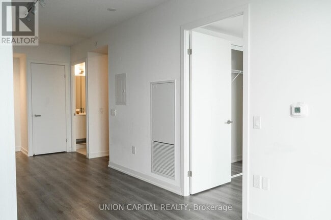 Building Photo - 138-4138 Downes St