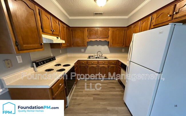 Foto del edificio - 4303 Rosswood Dr