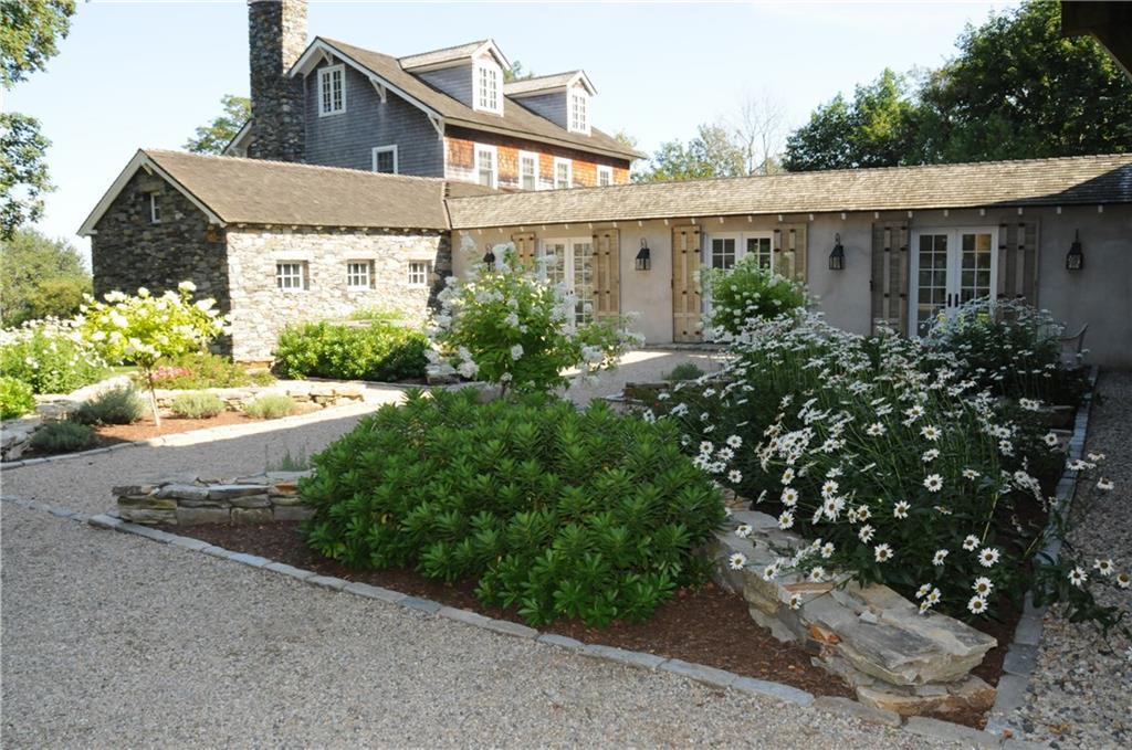 Primary Photo - 256 E Shore Rd