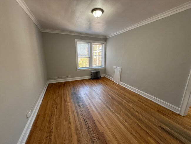 Building Photo - 2105 Grove Ave