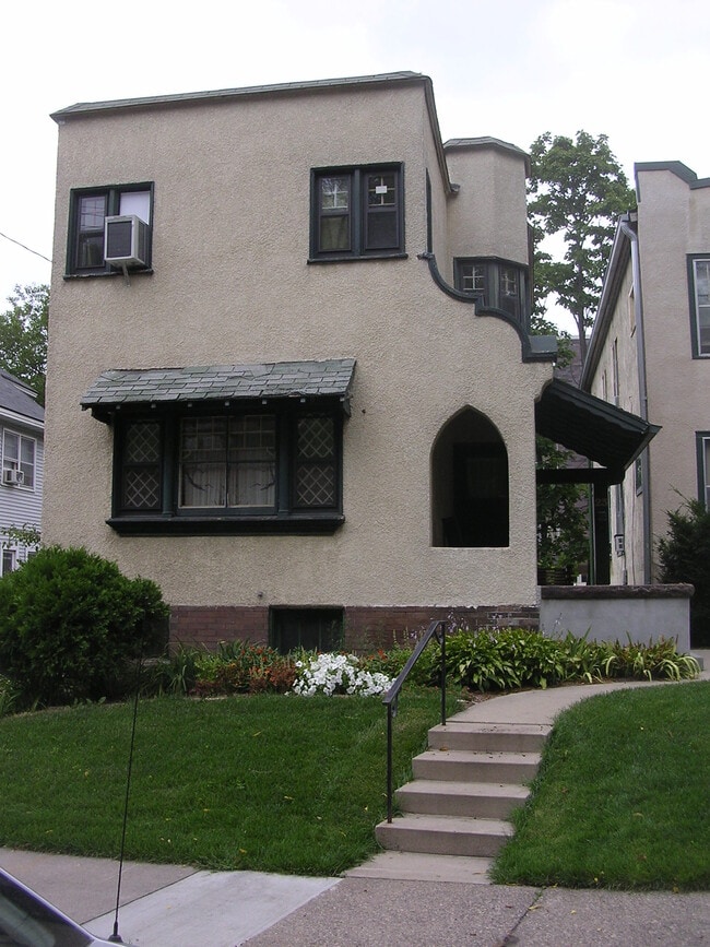Architect Designed Craftsman Style - 23 Sidney Pl