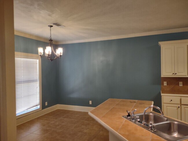 Building Photo - 113 Harvey Cir