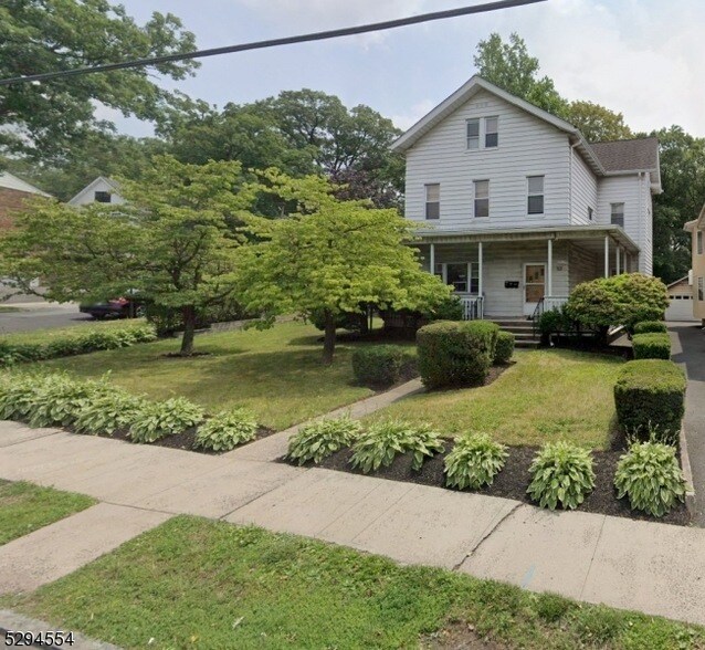 Primary Photo - 182 Belleville Ave