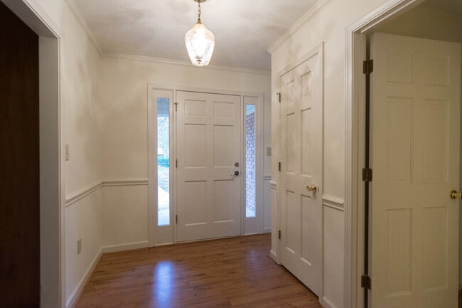 Foto del edificio - 1060 Windbrooke Ct