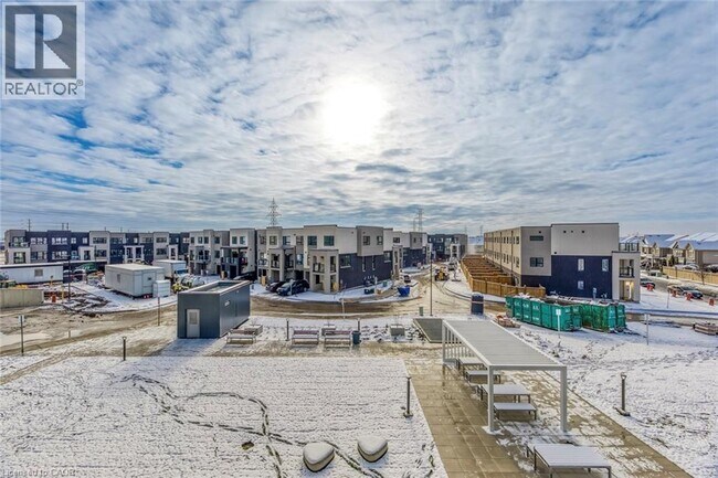 Photo du bâtiment - 3210 Dakota Cmn