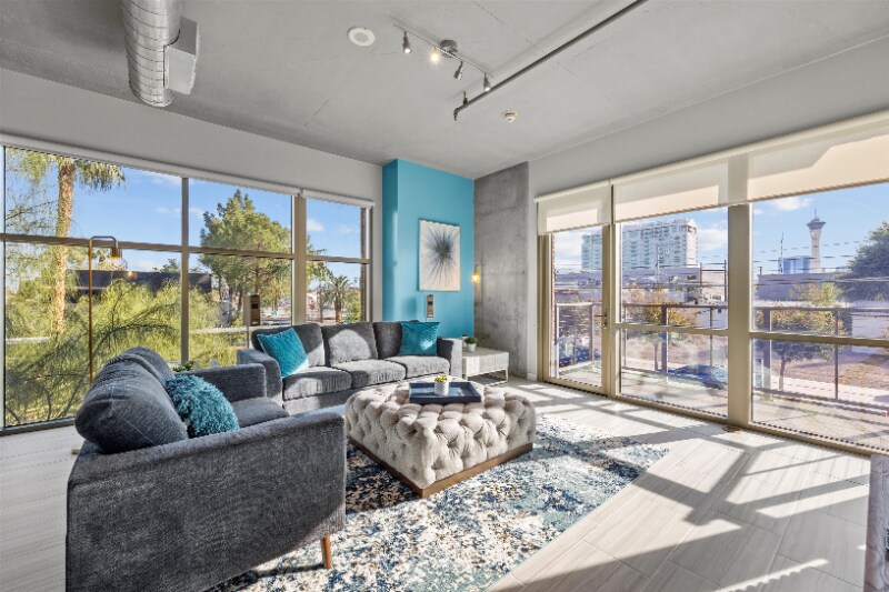Foto principal - 353 E Bonneville Ave