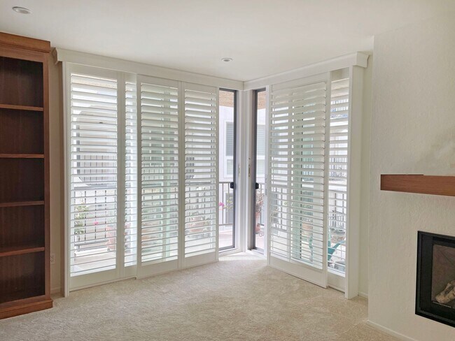 Foto del edificio - 2 Bed, 2 Bath Condo on the Esplanade with gated entry