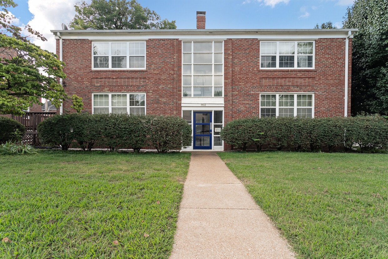 8132 Roxburgh Dr Unit 2, Clayton, MO 63105 Condo for Rent in Clayton, MO