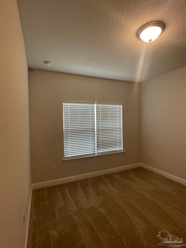 Foto del edificio - 384 Hilburn Ln