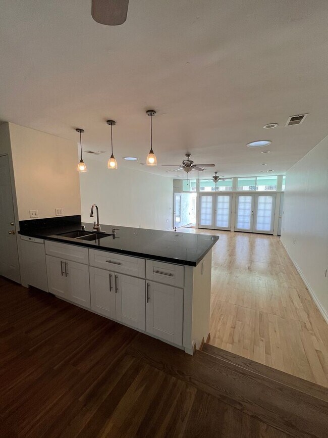 Building Photo - Spacious Home in Prime Pacific Beach Location