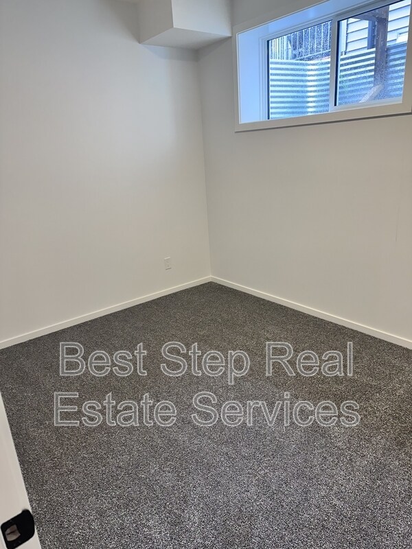 Building Photo - 7737-174A 174A Ave NW