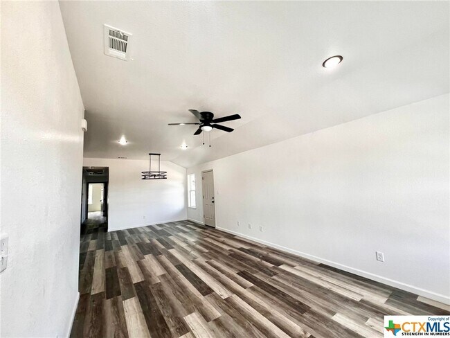 Foto del edificio - 218 Harrell Dr