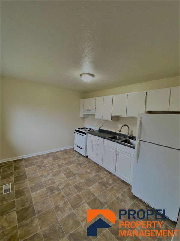 Foto del edificio - 1201 Red Leaf Ln