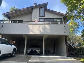 Building Photo - 917 Bell St