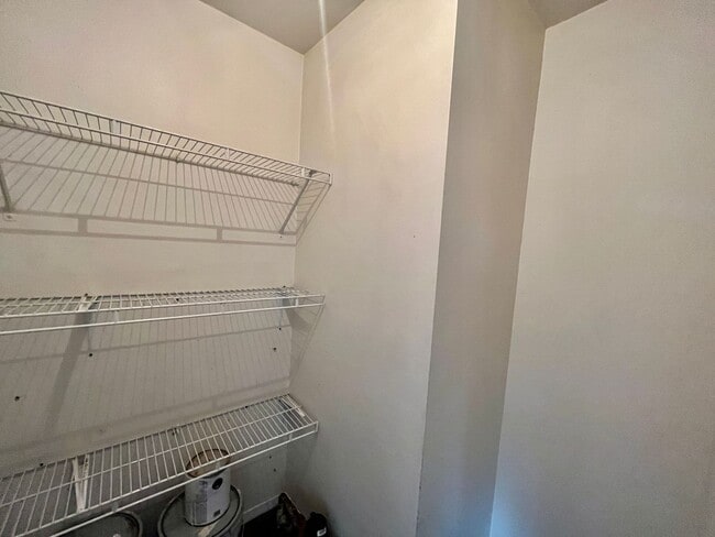 Building Photo - 1154 Darby St