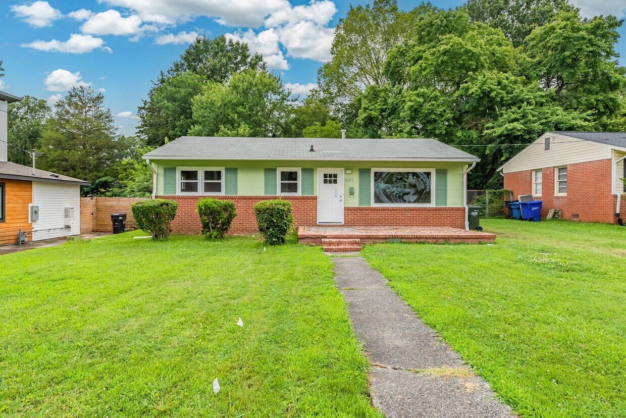 Primary Photo - Available 08/15/2025! Adorable 3 Bedroom H...