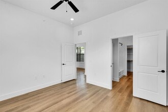 Building Photo - 1422 Forward Dr