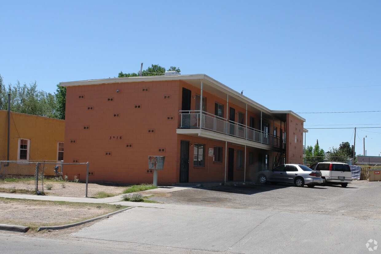 Primary Photo - 3216 Rivera Ave