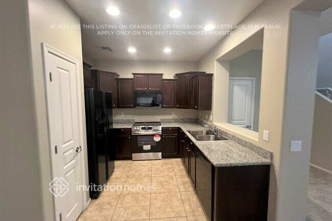 Building Photo - 615 S Buena Vista Ave