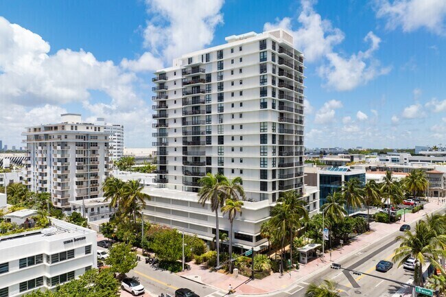 Foto del edificio - 1800 Collins Ave
