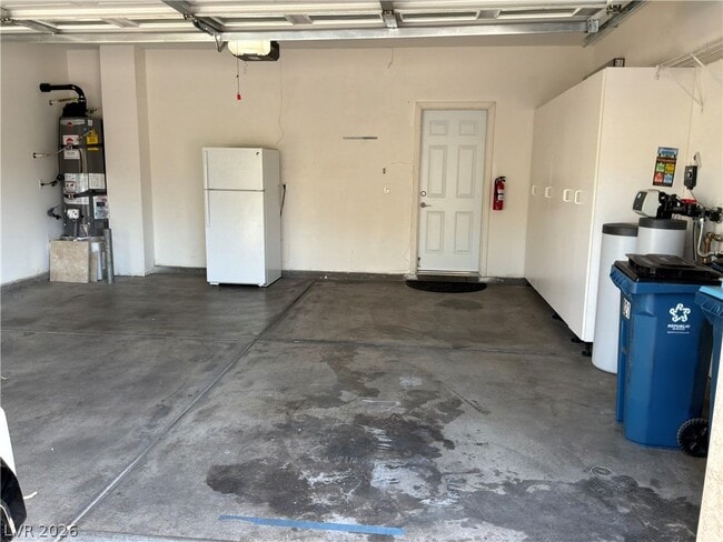 Building Photo - 10021 Calabasas Ave