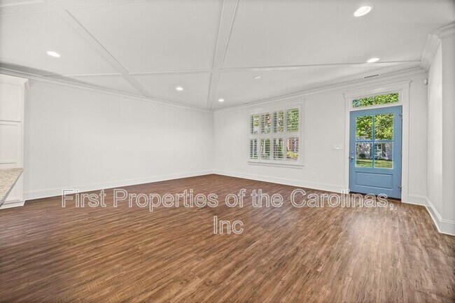 Foto del edificio - 706 Kingsley Way