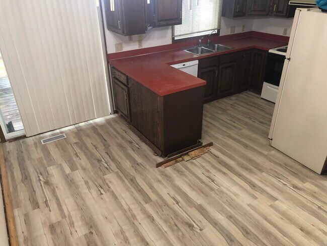 Kitchen (new countertops will be installed) - 3912 Fairacres Rd