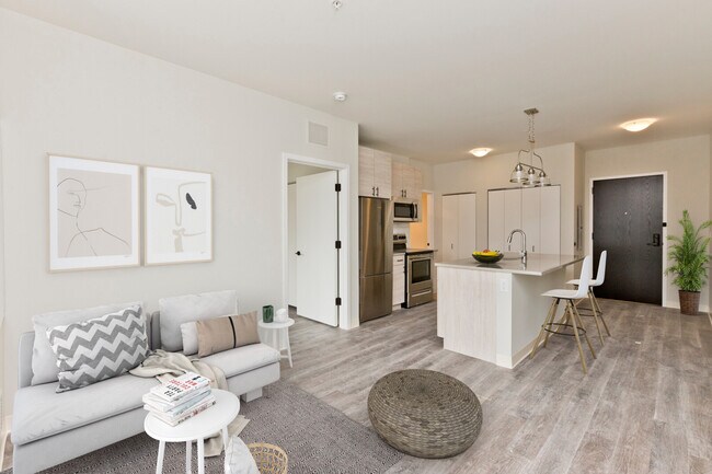 Foto del edificio - Updated unit available! Gourmet Kitchen, l...