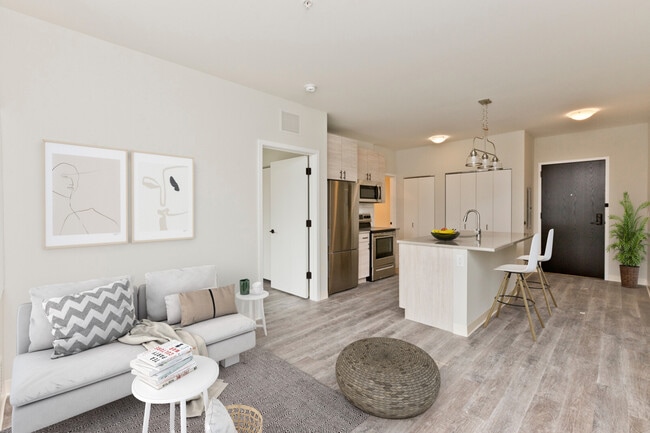 Building Photo - Updated unit available! Gourmet Kitchen, l...