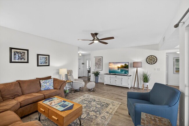 Building Photo - 16997 Waterbend Dr