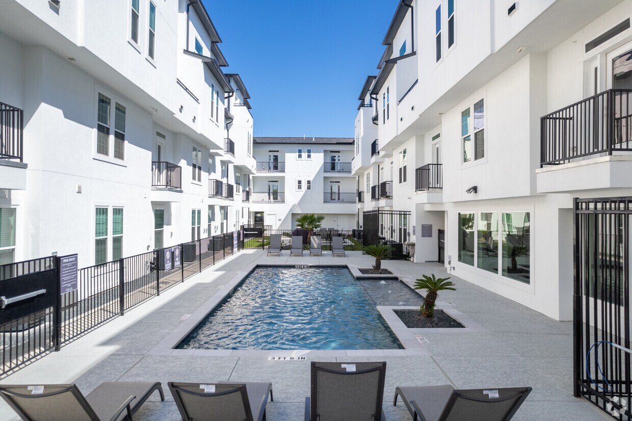 Piscina estilo resort - The Briar