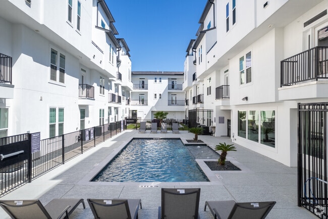 Resort Style Pool - The Briar