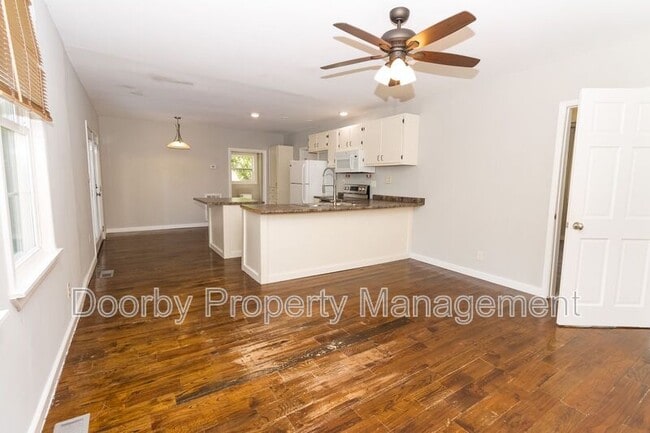 Building Photo - 3498 Crompton St