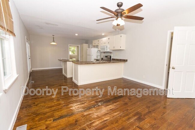 Foto del edificio - 3498 Crompton St