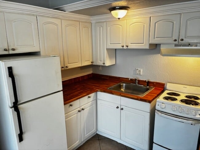 Building Photo - 311 W Ashley St