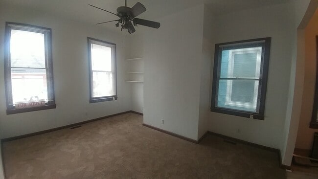 Building Photo - 708 DINWID