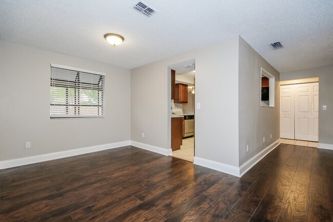 Building Photo - 602 Cedar Grove Dr