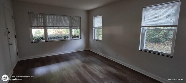 Foto del edificio - 311 Ridgedale Rd